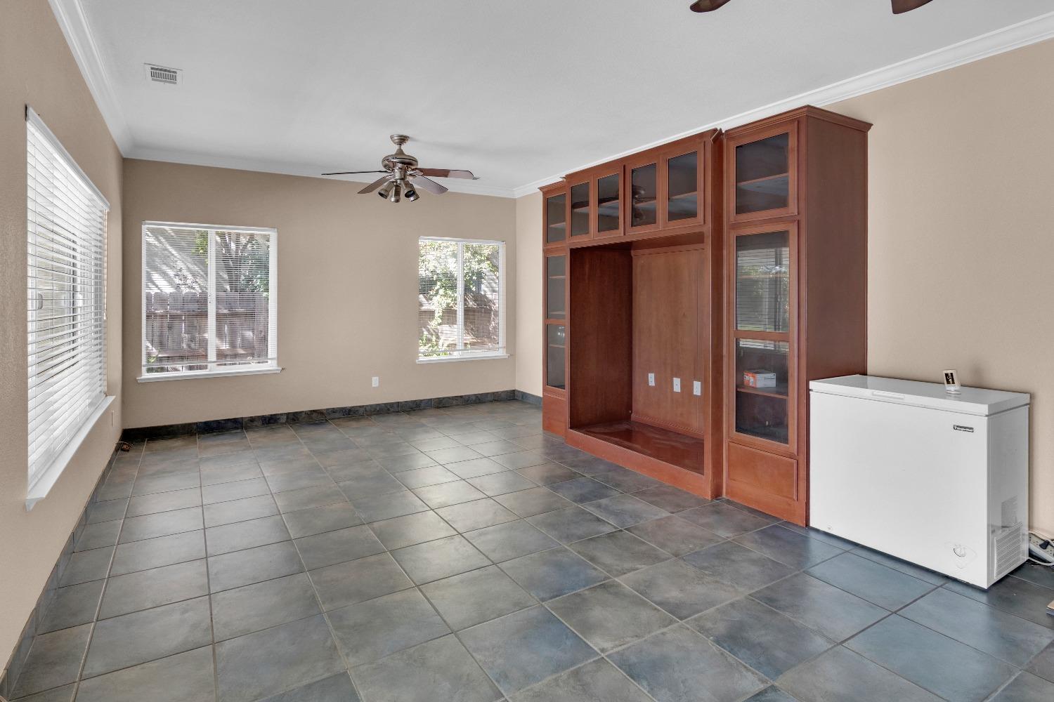 Detail Gallery Image 6 of 49 For 3510 Iron Canyon Cir, Stockton,  CA 95209 - 5 Beds | 3 Baths