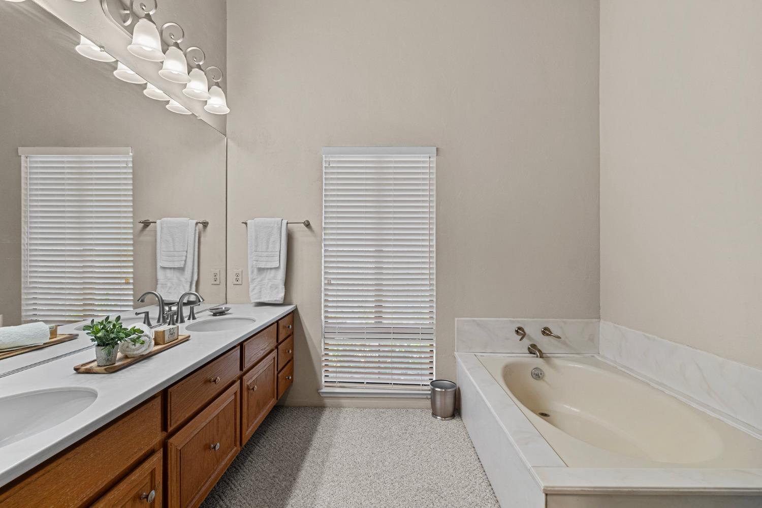 Detail Gallery Image 21 of 28 For 290 W Rumble Rd a,  Modesto,  CA 95350 - 2 Beds | 2 Baths