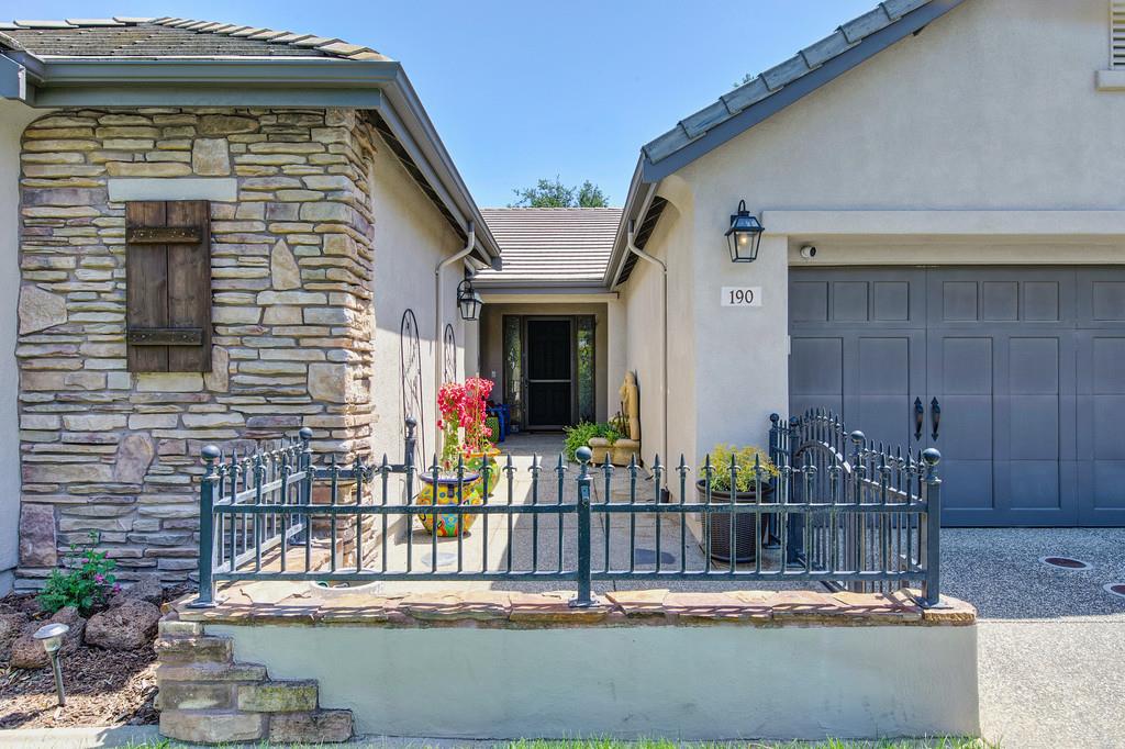 Detail Gallery Image 3 of 99 For 190 Montilla Cir, Sacramento,  CA 95835 - 2 Beds | 2 Baths