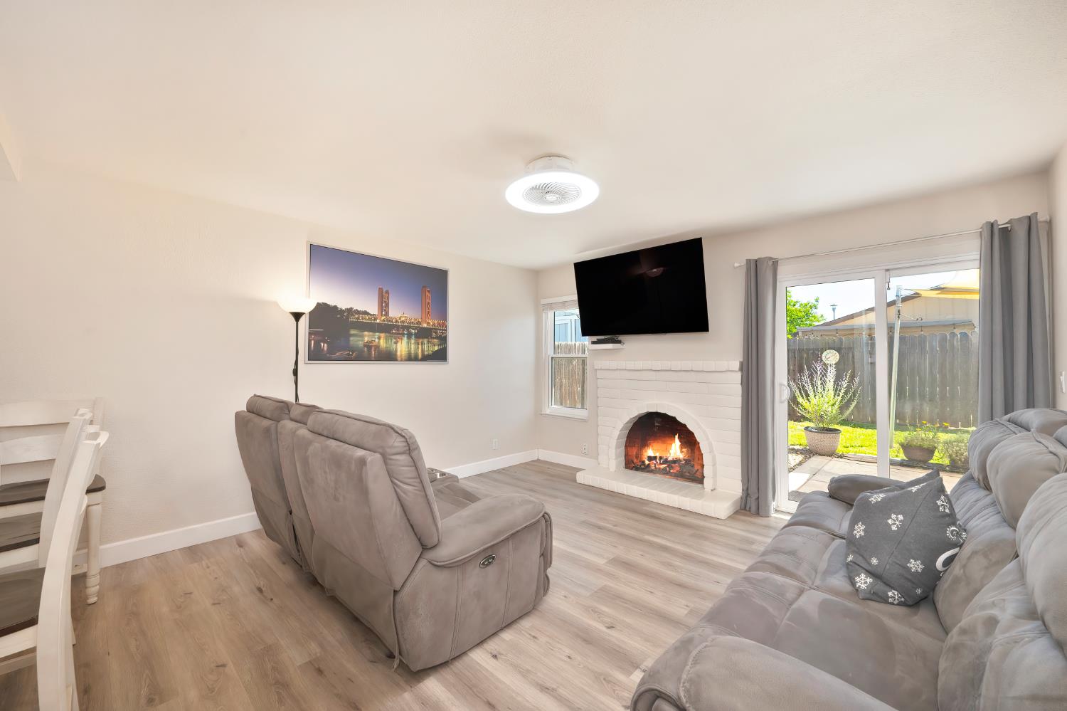 Detail Gallery Image 23 of 52 For 9548 Helio Dr, Sacramento,  CA 95827 - 3 Beds | 2 Baths