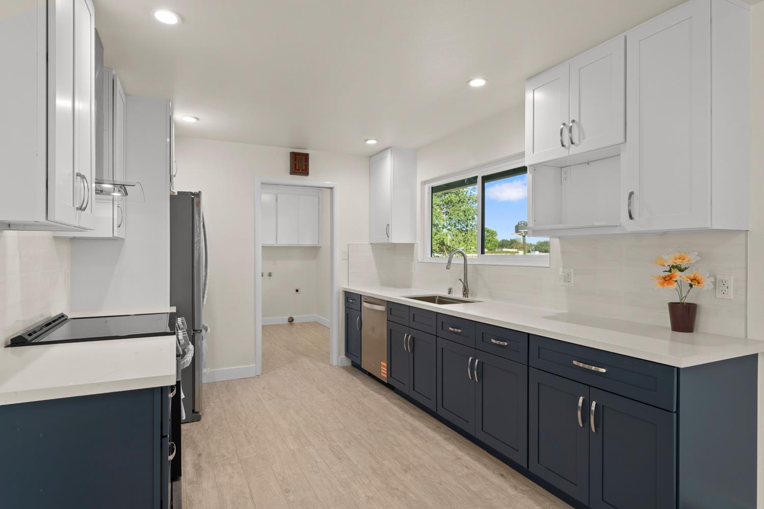 Detail Gallery Image 12 of 62 For 8651 Bader Rd, Elk Grove,  CA 95624 - 3 Beds | 2 Baths