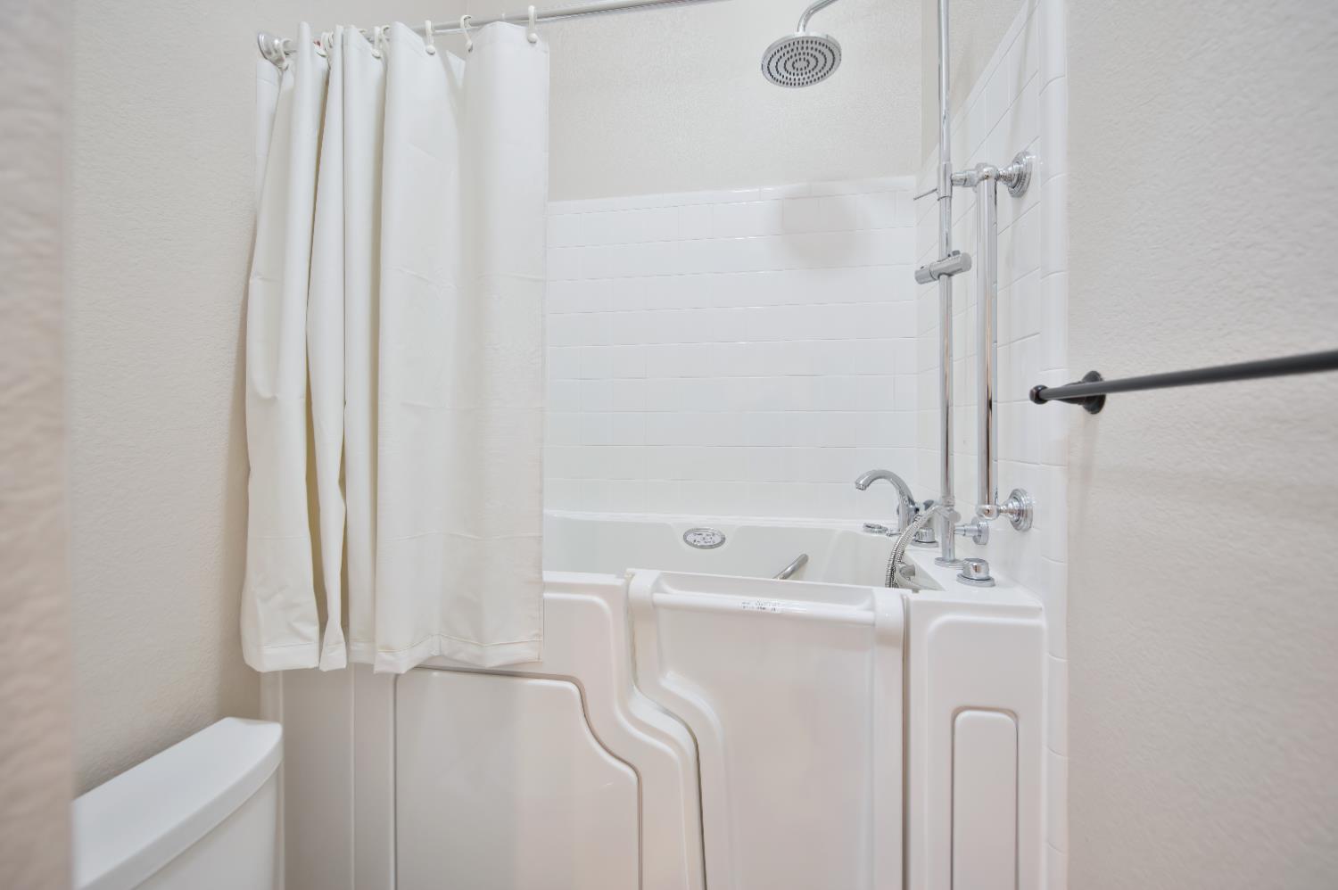 Detail Gallery Image 14 of 44 For 12040 Gold Arbor Ln, Gold River,  CA 95670 - 3 Beds | 2 Baths