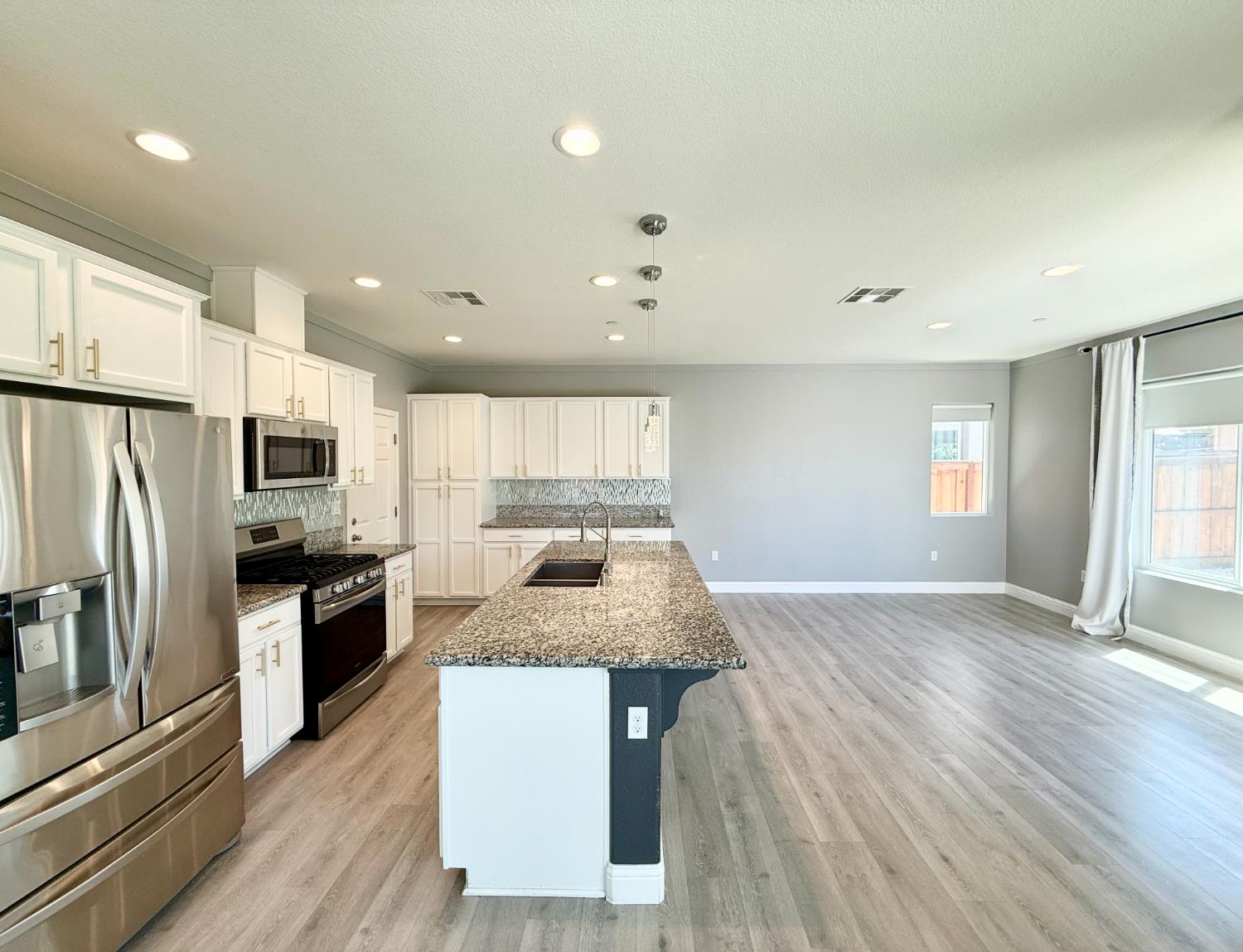 Detail Gallery Image 11 of 47 For 21161 Cabernet Dr, Patterson,  CA 95363 - 5 Beds | 3 Baths