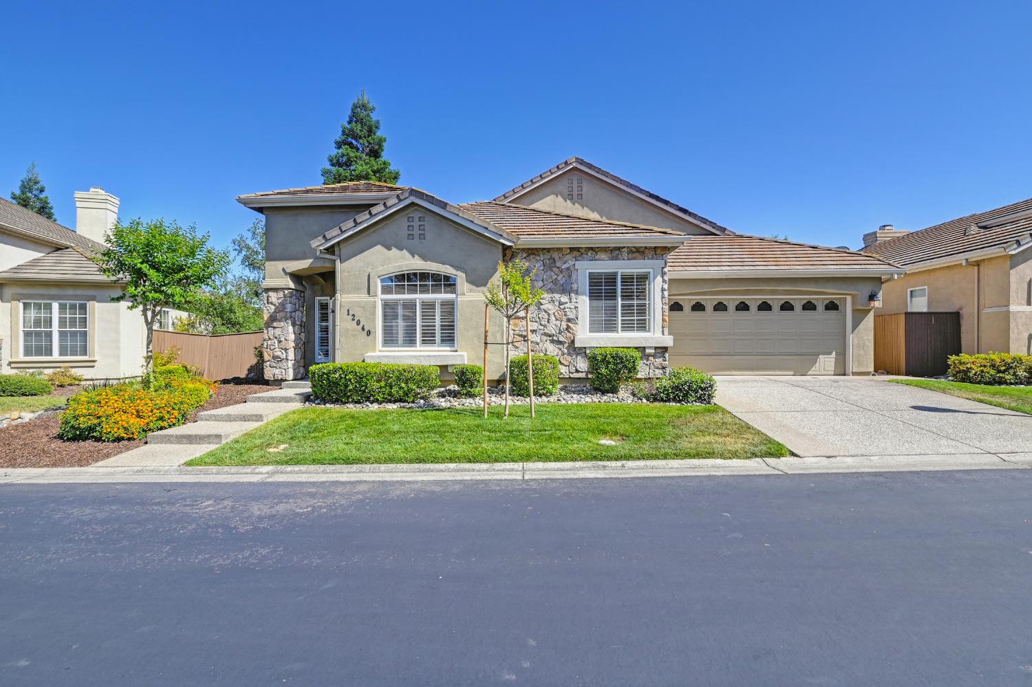 Detail Gallery Image 1 of 44 For 12040 Gold Arbor Ln, Gold River,  CA 95670 - 3 Beds | 2 Baths