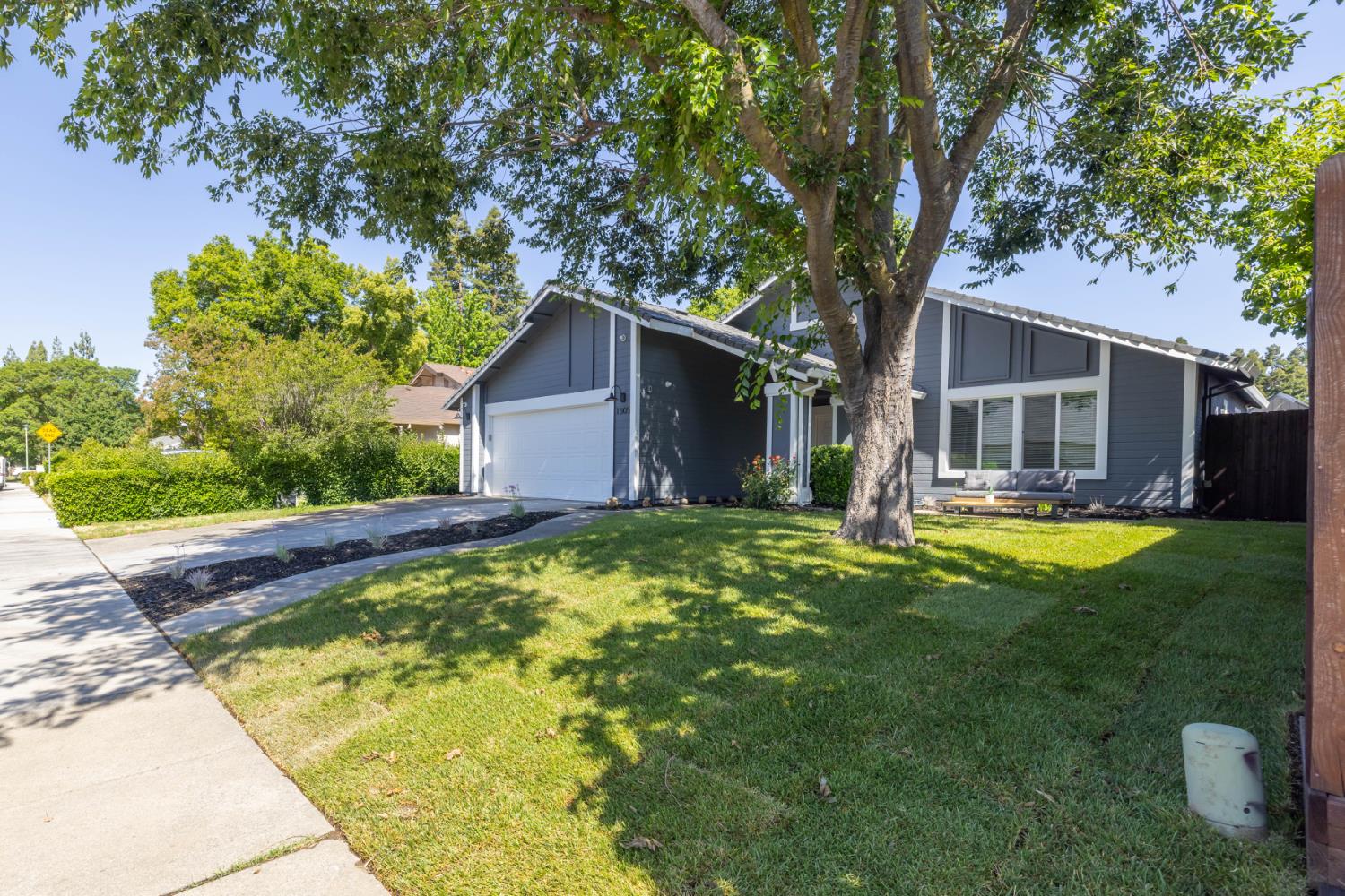 Detail Gallery Image 4 of 45 For 1505 Danica Way, Sacramento,  CA 95833 - 3 Beds | 2 Baths