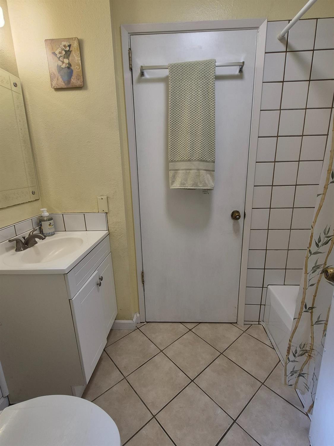 Detail Gallery Image 8 of 8 For 417 Kerr Ave, Modesto,  CA 95354 - 2 Beds | 1 Baths