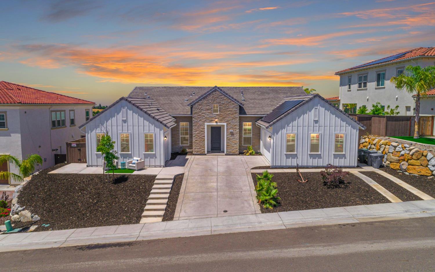 Detail Gallery Image 1 of 81 For 4009 Whitney Vista Ln, Rocklin,  CA 95677 - 4 Beds | 4/1 Baths