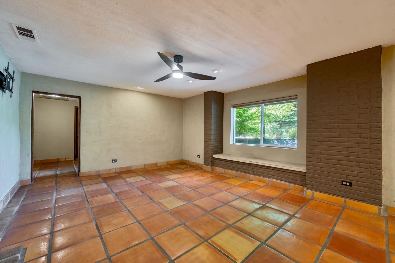 Detail Gallery Image 6 of 32 For 1660 La Playa Way, Sacramento,  CA 95864 - 3 Beds | 1 Baths