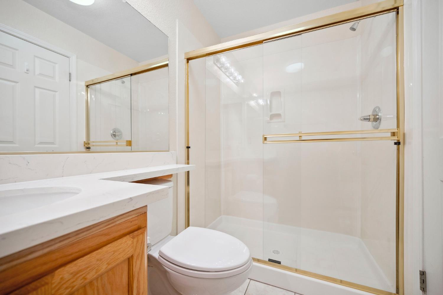 Detail Gallery Image 16 of 39 For 6307 Brook Hollow Cir, Stockton,  CA 95219 - 5 Beds | 3 Baths
