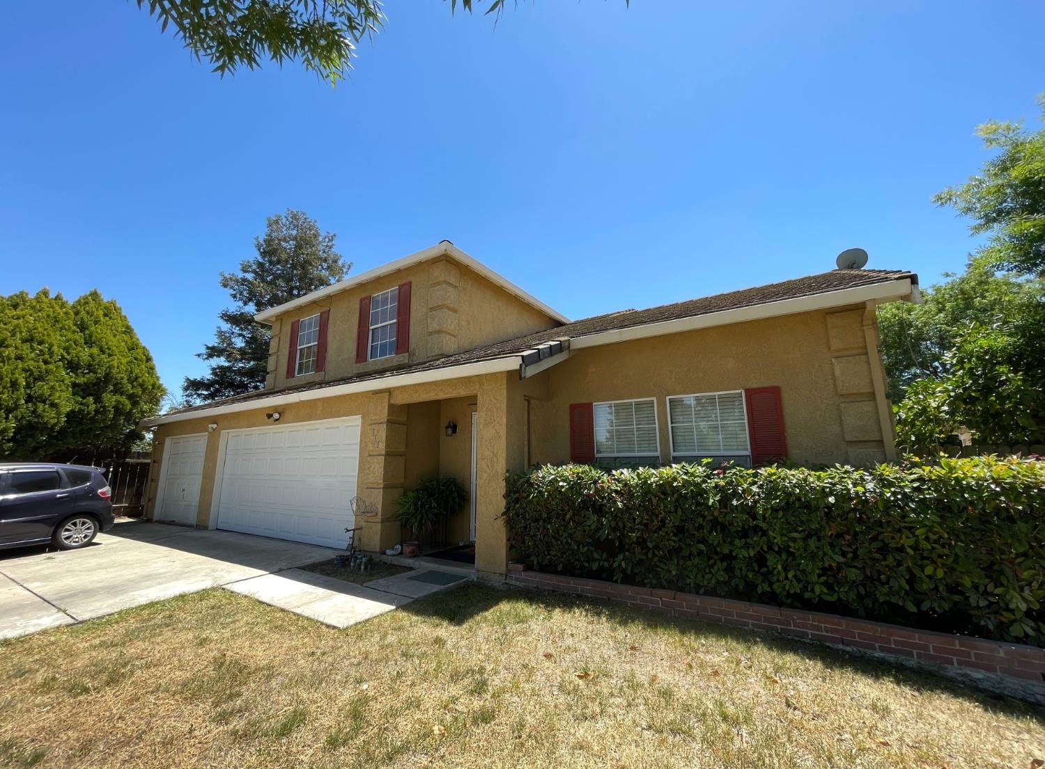 Detail Gallery Image 2 of 35 For 310 Buena Vista Ct, Merced,  CA 95348 - 4 Beds | 2/1 Baths