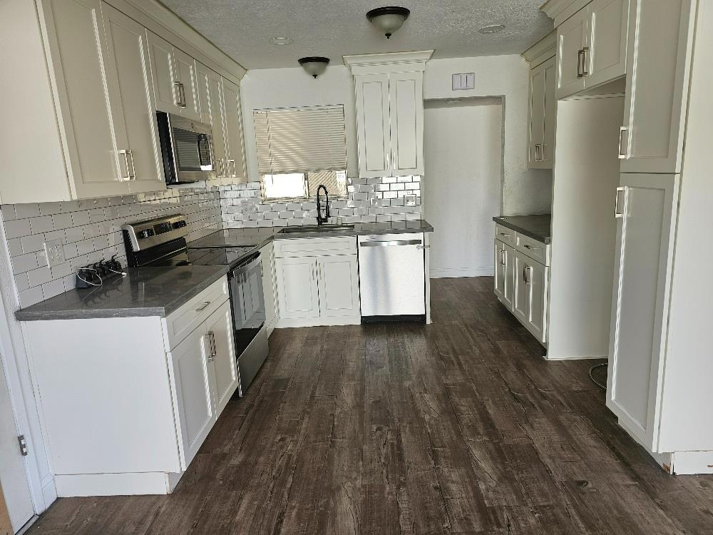 Detail Gallery Image 3 of 15 For 811 San Miguel Ave, Stockton,  CA 95210 - 3 Beds | 2 Baths
