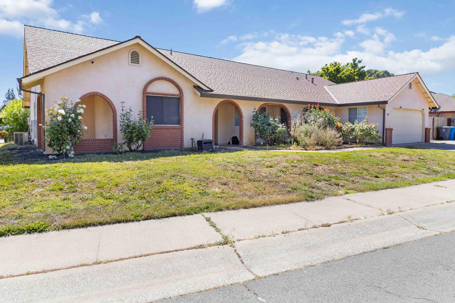 Detail Gallery Image 8 of 35 For 780 Teakwood Dr, Yuba City,  CA 95991 - 4 Beds | 3 Baths