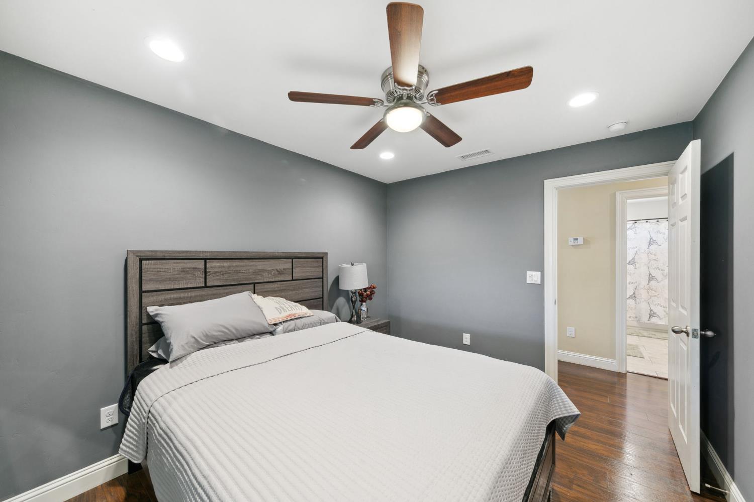 Detail Gallery Image 29 of 37 For 4309 23rd Ave, Sacramento,  CA 95820 - 3 Beds | 1 Baths