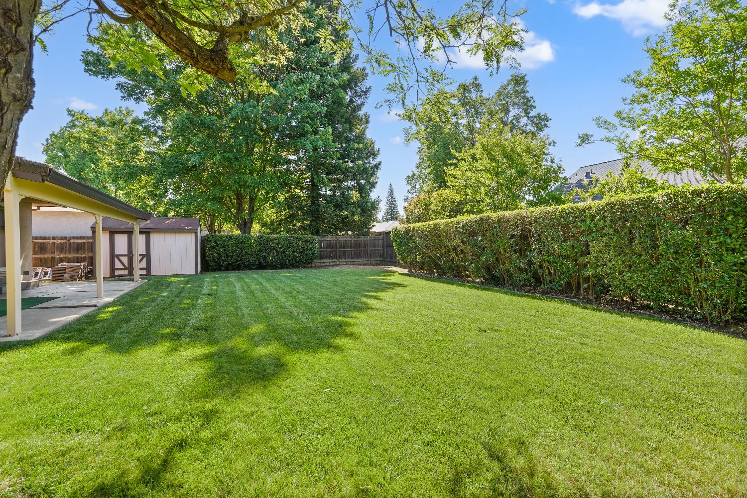 Detail Gallery Image 35 of 39 For 6400 Scenic Oak Ct, Carmichael,  CA 95608 - 4 Beds | 2/1 Baths