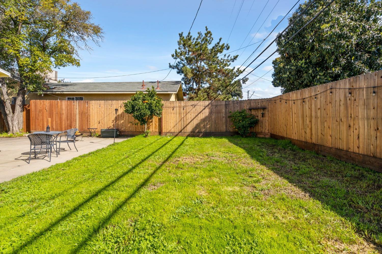 Detail Gallery Image 28 of 31 For 2052 Elmwood Ave, Stockton,  CA 95204 - 2 Beds | 1 Baths