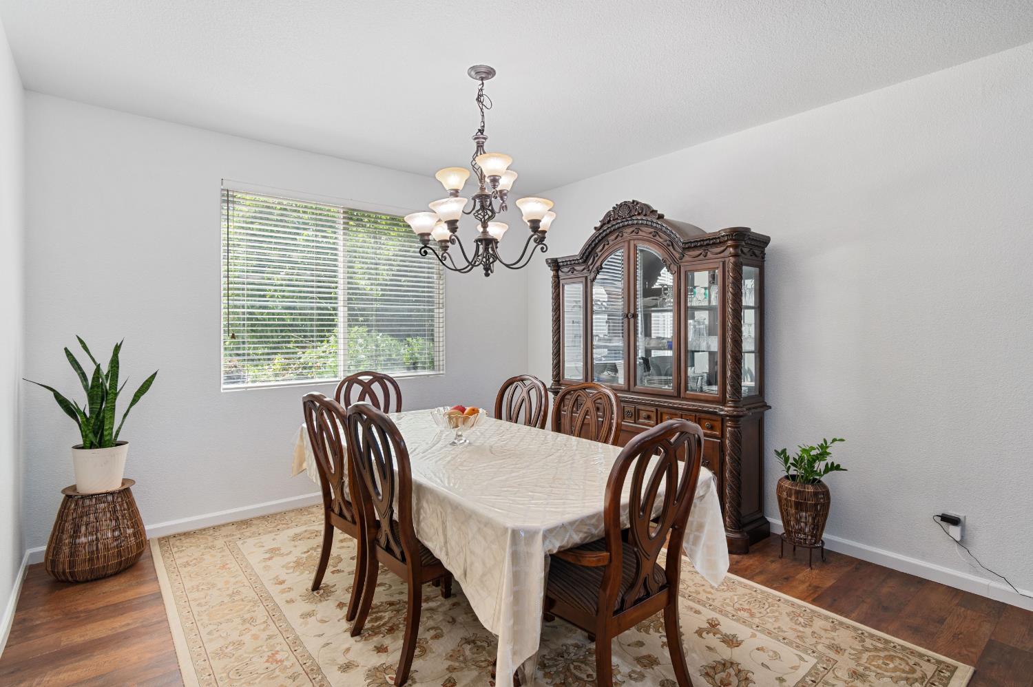Detail Gallery Image 9 of 42 For 1045 Callander Way, Folsom,  CA 95630 - 4 Beds | 2/1 Baths