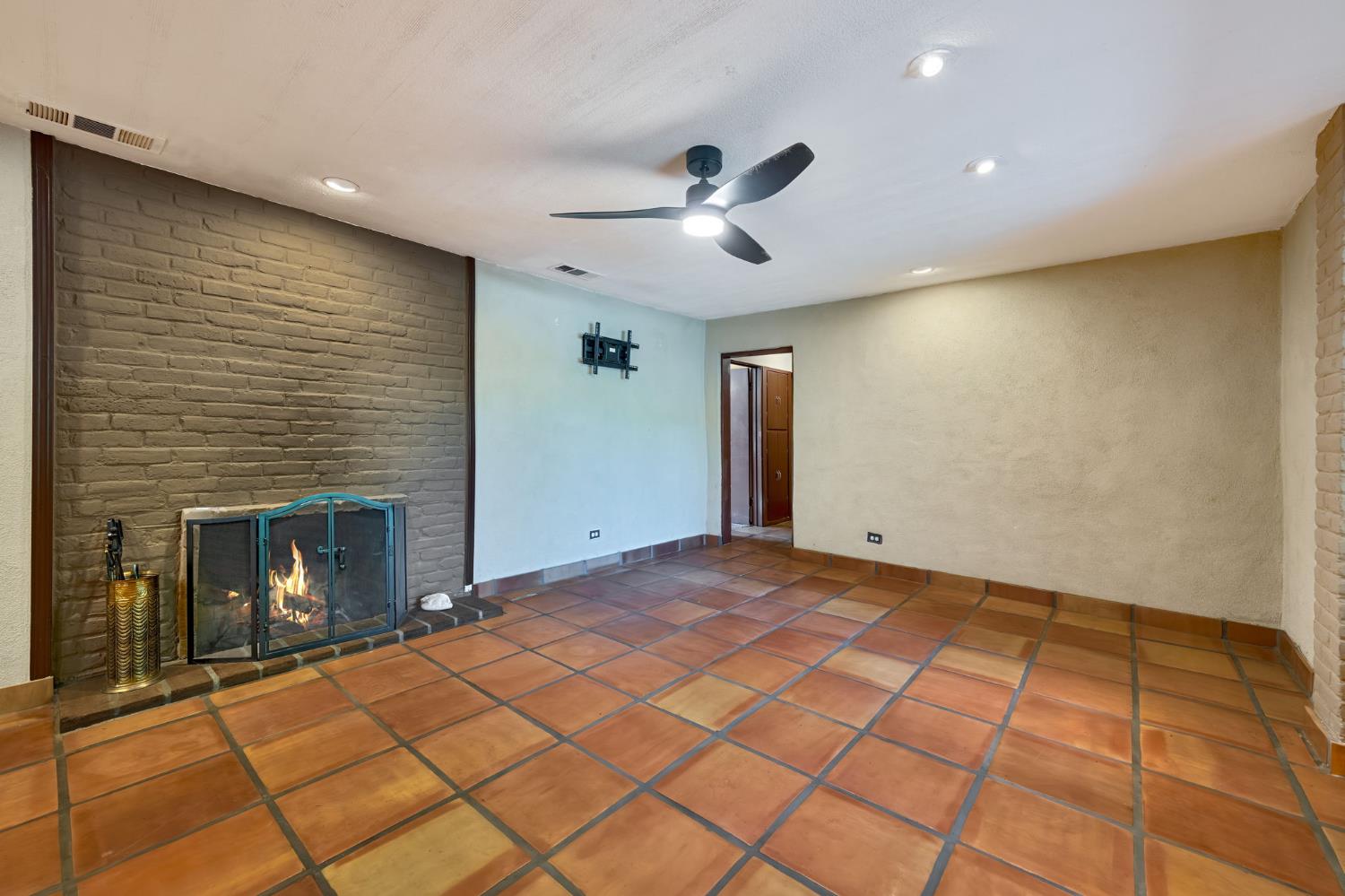 Detail Gallery Image 7 of 32 For 1660 La Playa Way, Sacramento,  CA 95864 - 3 Beds | 1 Baths