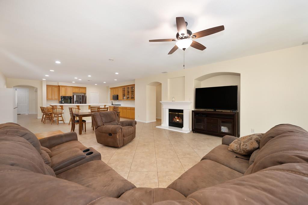 Detail Gallery Image 28 of 71 For 10317 Moura Ct, Elk Grove,  CA 95757 - 4 Beds | 2/1 Baths