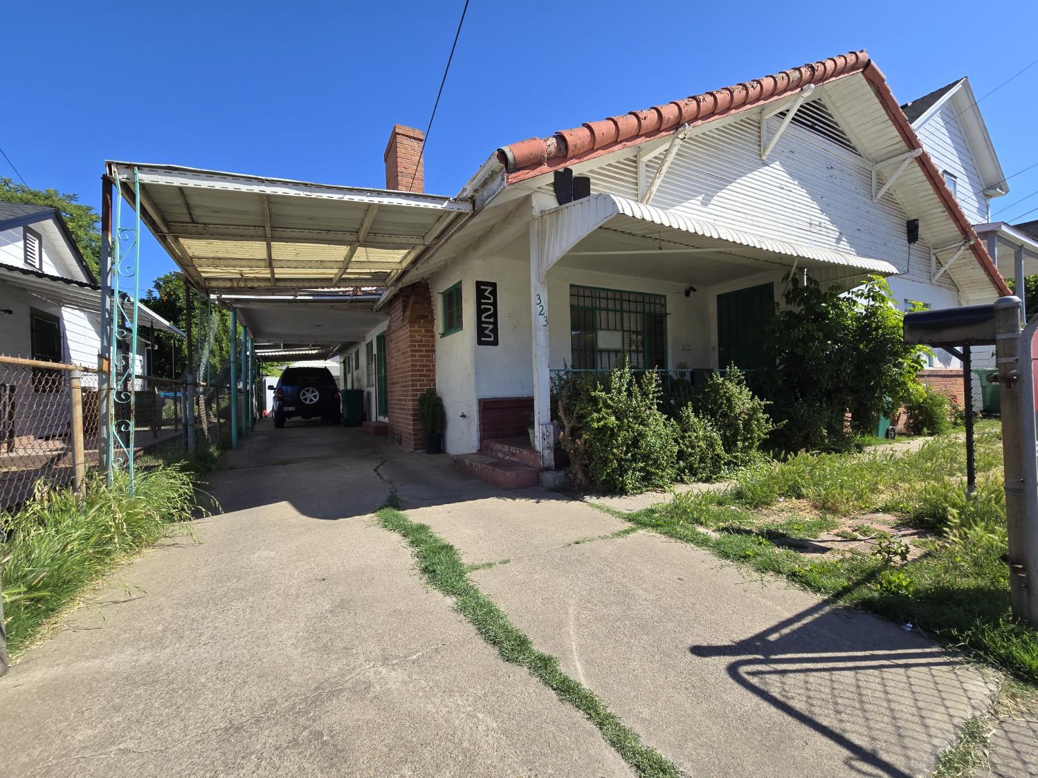 Detail Gallery Image 3 of 9 For 323 E Church St, Stockton,  CA 95203 - 3 Beds | 2 Baths