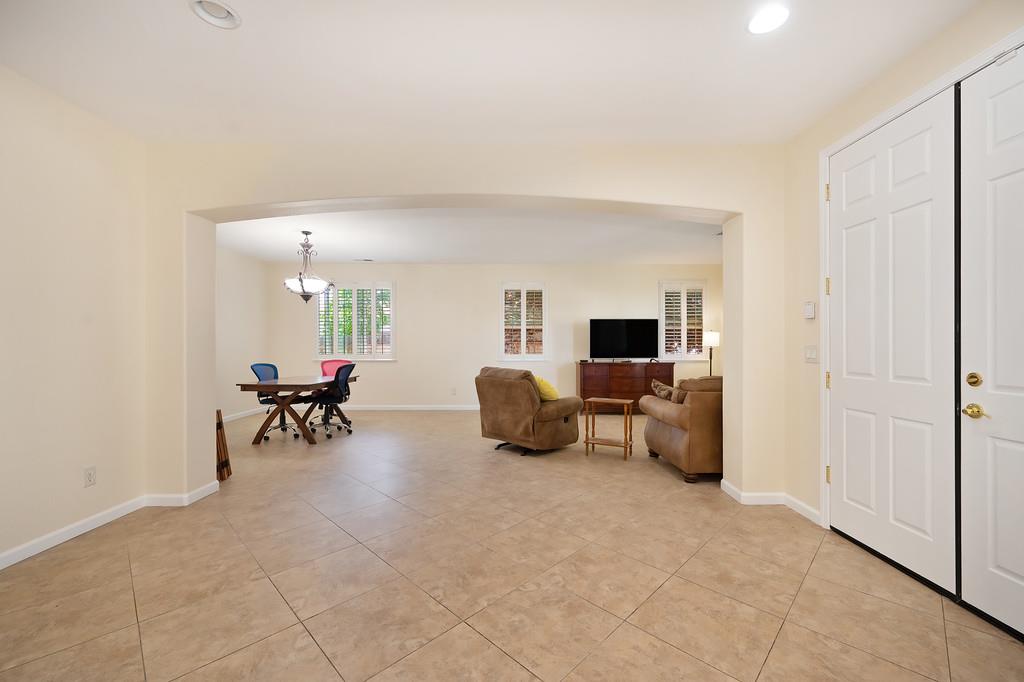 Detail Gallery Image 4 of 71 For 10317 Moura Ct, Elk Grove,  CA 95757 - 4 Beds | 2/1 Baths