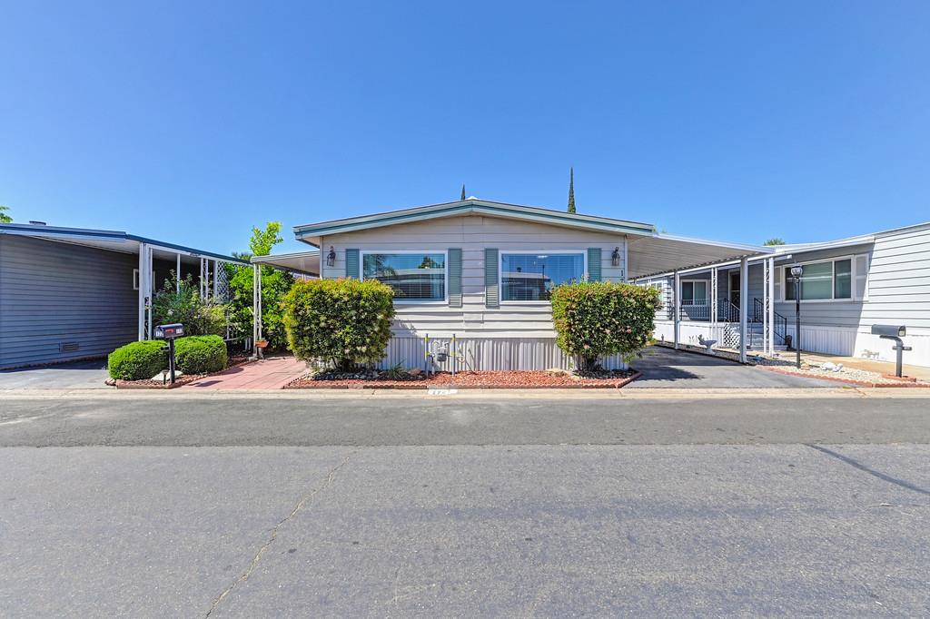 Detail Gallery Image 3 of 46 For 172 Rolling River Ln, Rancho Cordova,  CA 95670 - 2 Beds | 2 Baths