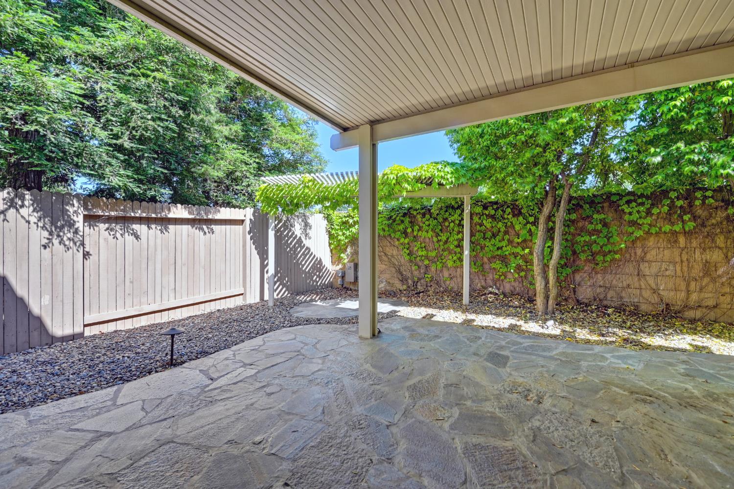 Detail Gallery Image 38 of 44 For 12040 Gold Arbor Ln, Gold River,  CA 95670 - 3 Beds | 2 Baths