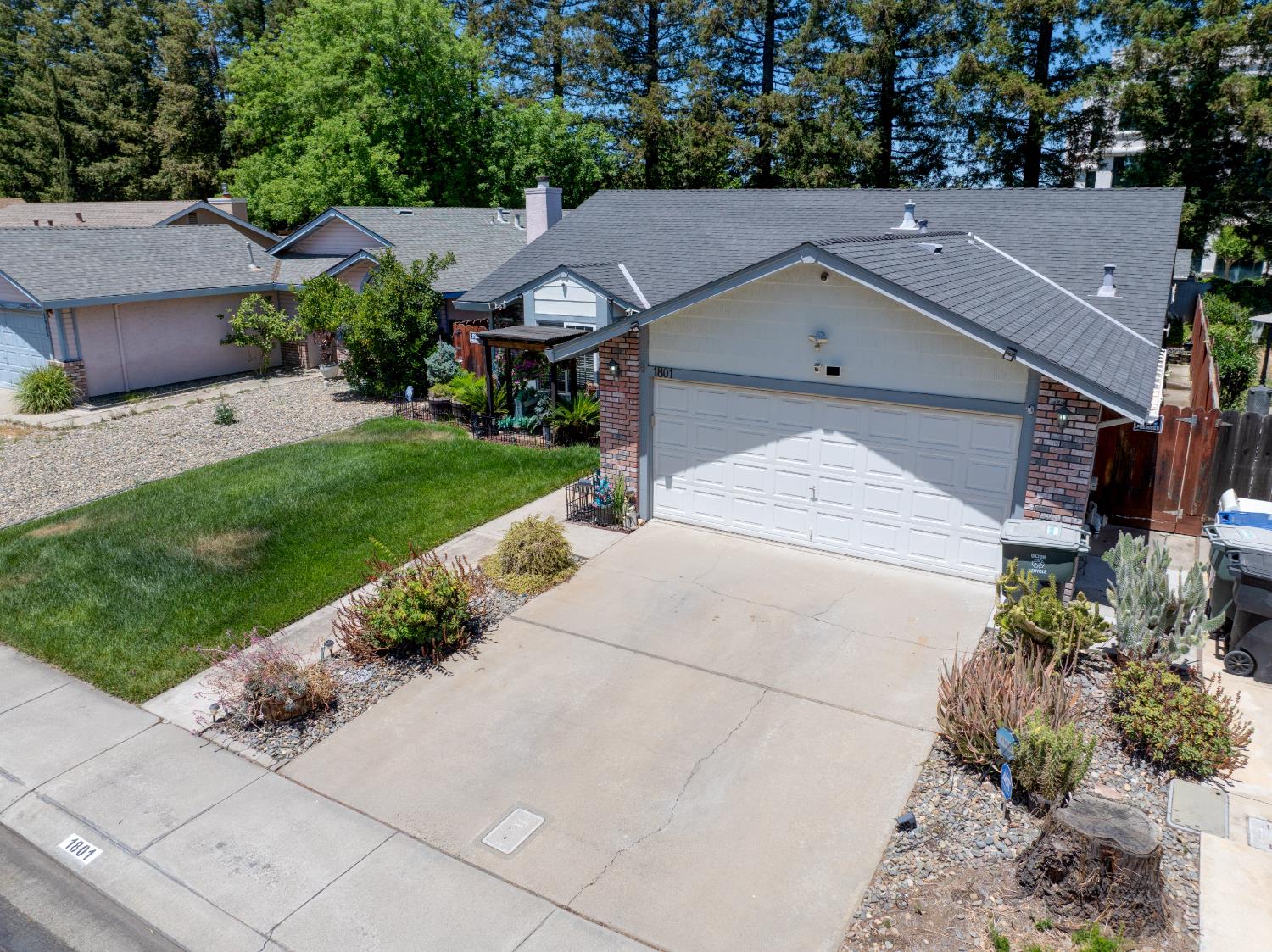 Detail Gallery Image 2 of 38 For 1801 Innsbrook Dr, Modesto,  CA 95350 - 3 Beds | 2 Baths