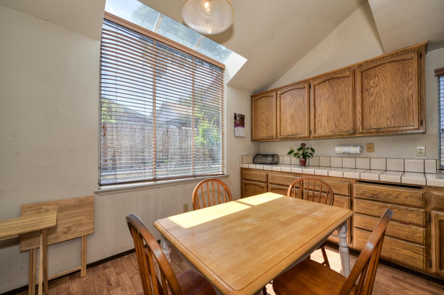 Detail Gallery Image 12 of 42 For 7827 River Estates Dr, Sacramento,  CA 95831 - 3 Beds | 2 Baths
