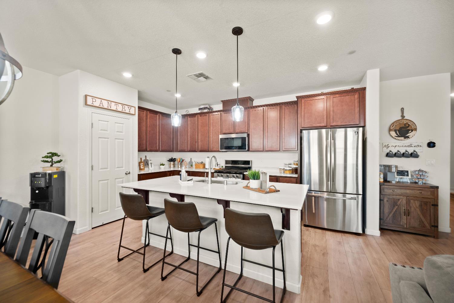 Detail Gallery Image 14 of 55 For 257 Bywell Bridge Cir, Sacramento,  CA 95823 - 3 Beds | 2/1 Baths