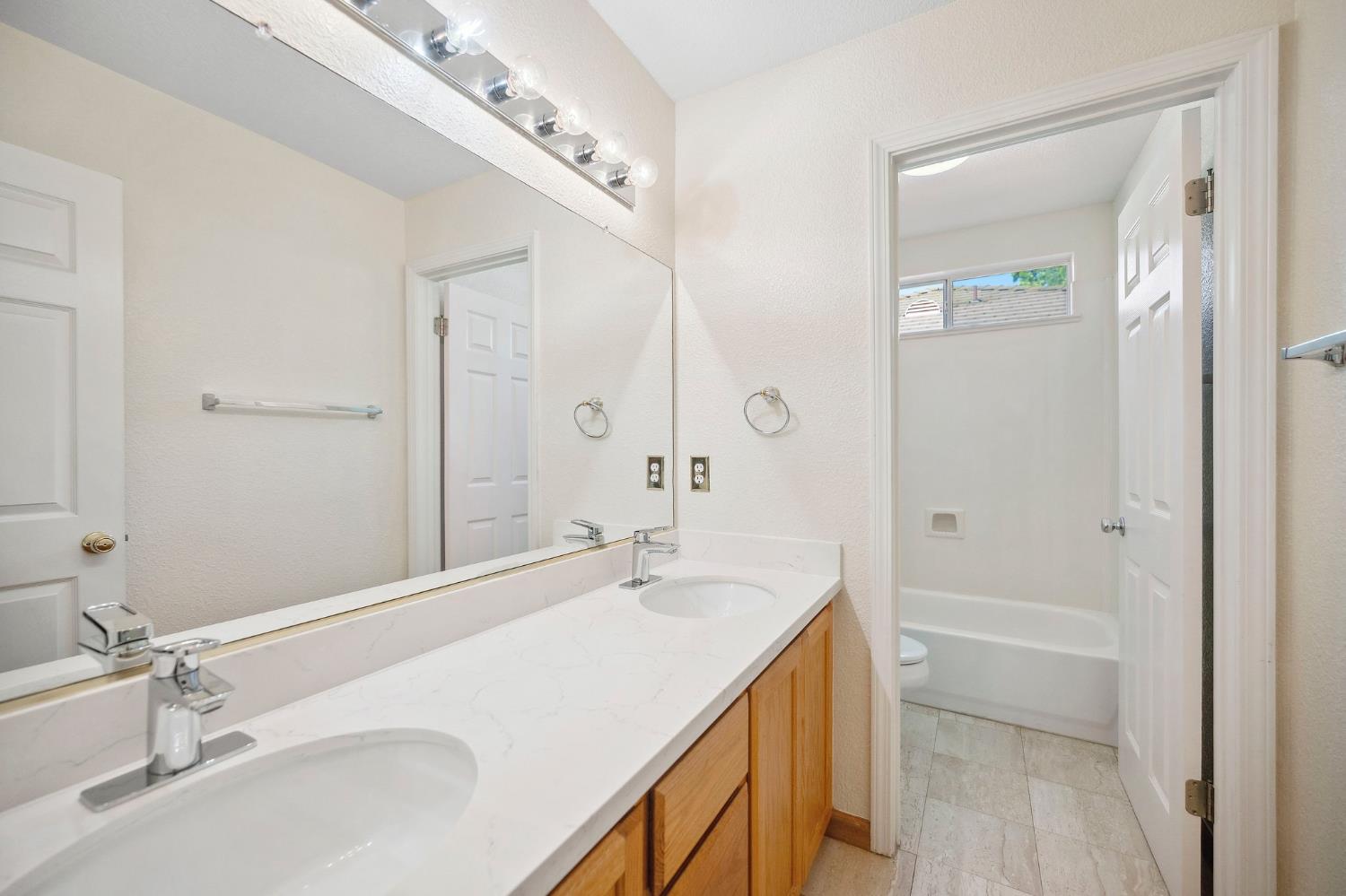 Detail Gallery Image 26 of 39 For 6307 Brook Hollow Cir, Stockton,  CA 95219 - 5 Beds | 3 Baths