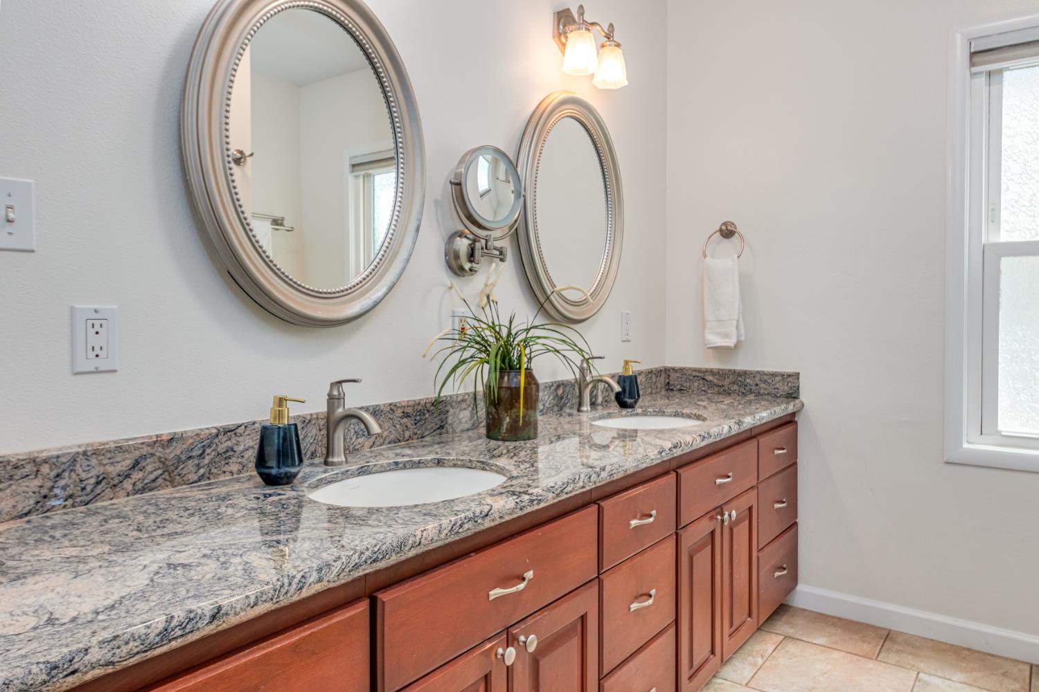 Detail Gallery Image 25 of 36 For 1229 Fitch Way, Sacramento,  CA 95864 - 3 Beds | 2 Baths
