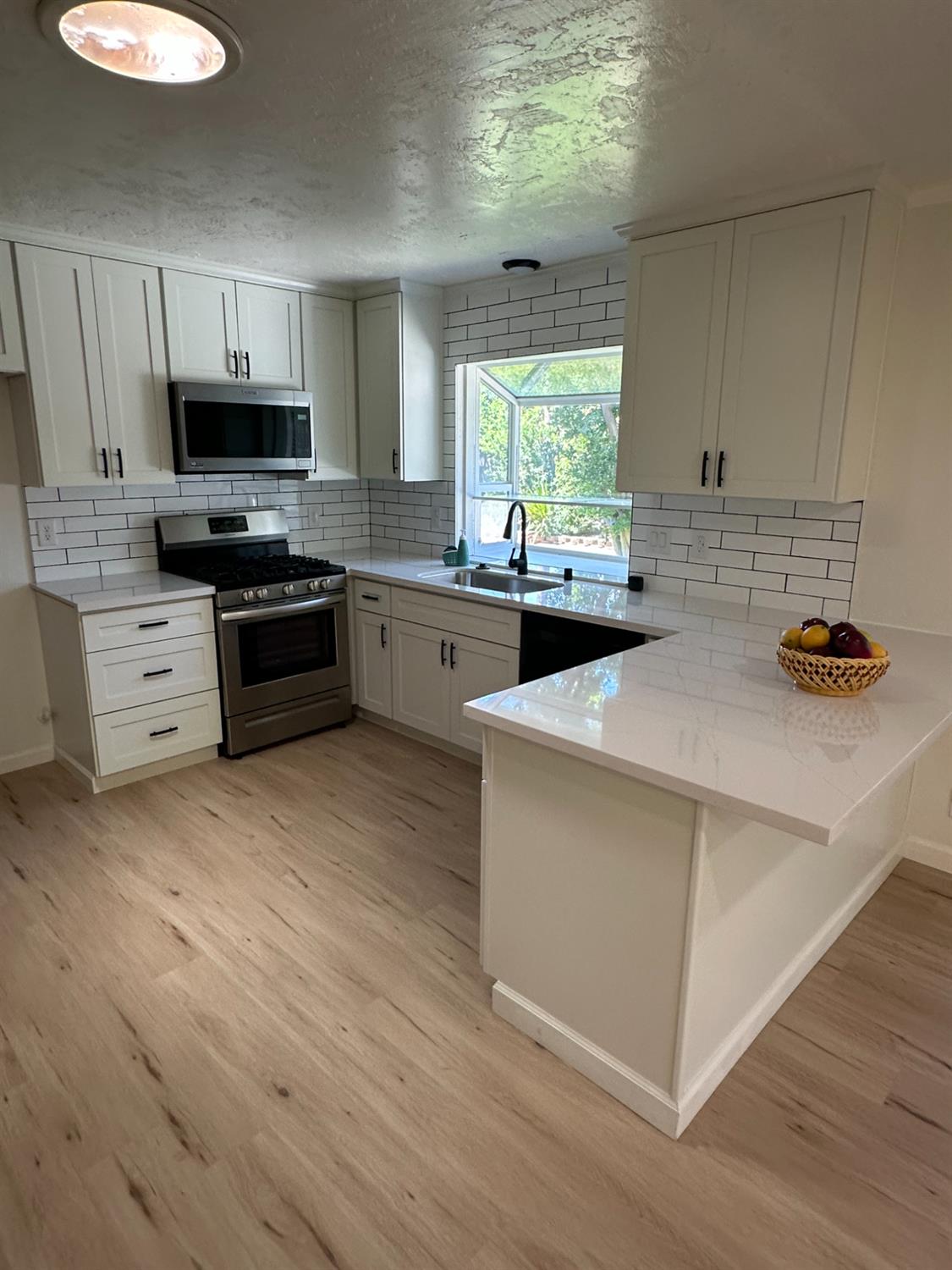 Detail Gallery Image 9 of 44 For 7969 Glenbar Way, Fair Oaks,  CA 95628 - 4 Beds | 2/1 Baths