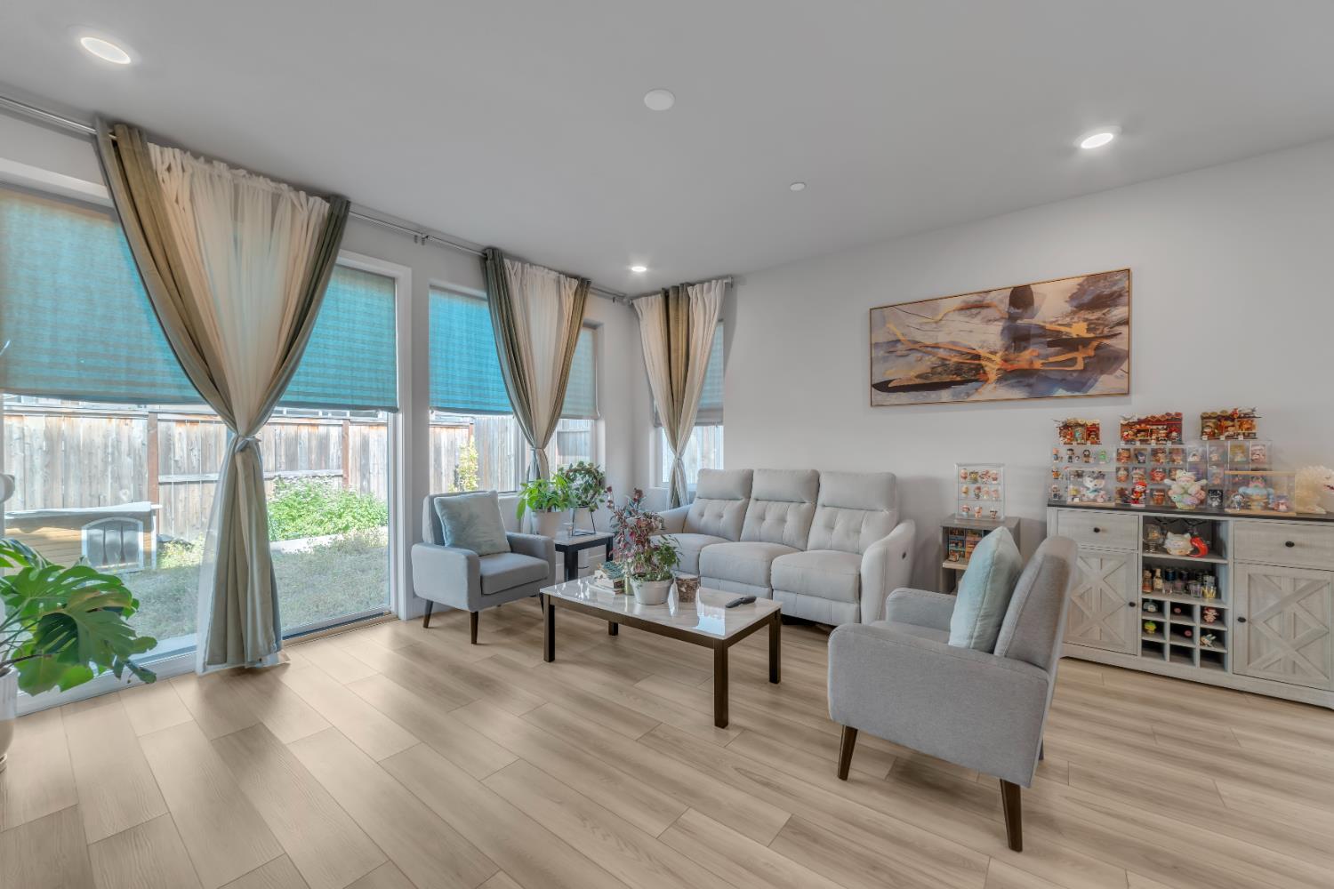 Detail Gallery Image 8 of 35 For 3429 Tall Oaks Bend Way, Folsom,  CA 95630 - 3 Beds | 2 Baths
