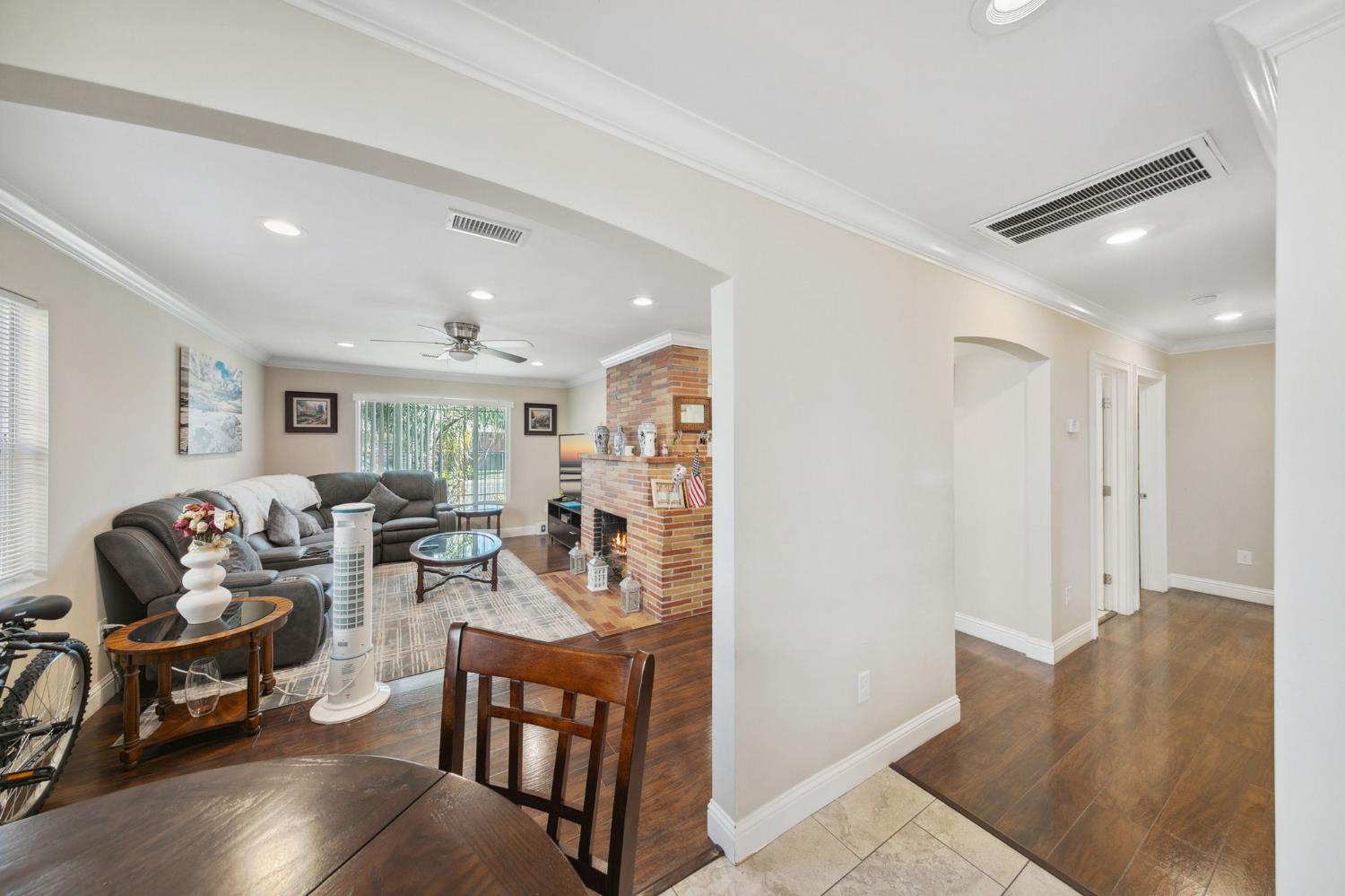 Detail Gallery Image 16 of 37 For 4309 23rd Ave, Sacramento,  CA 95820 - 3 Beds | 1 Baths