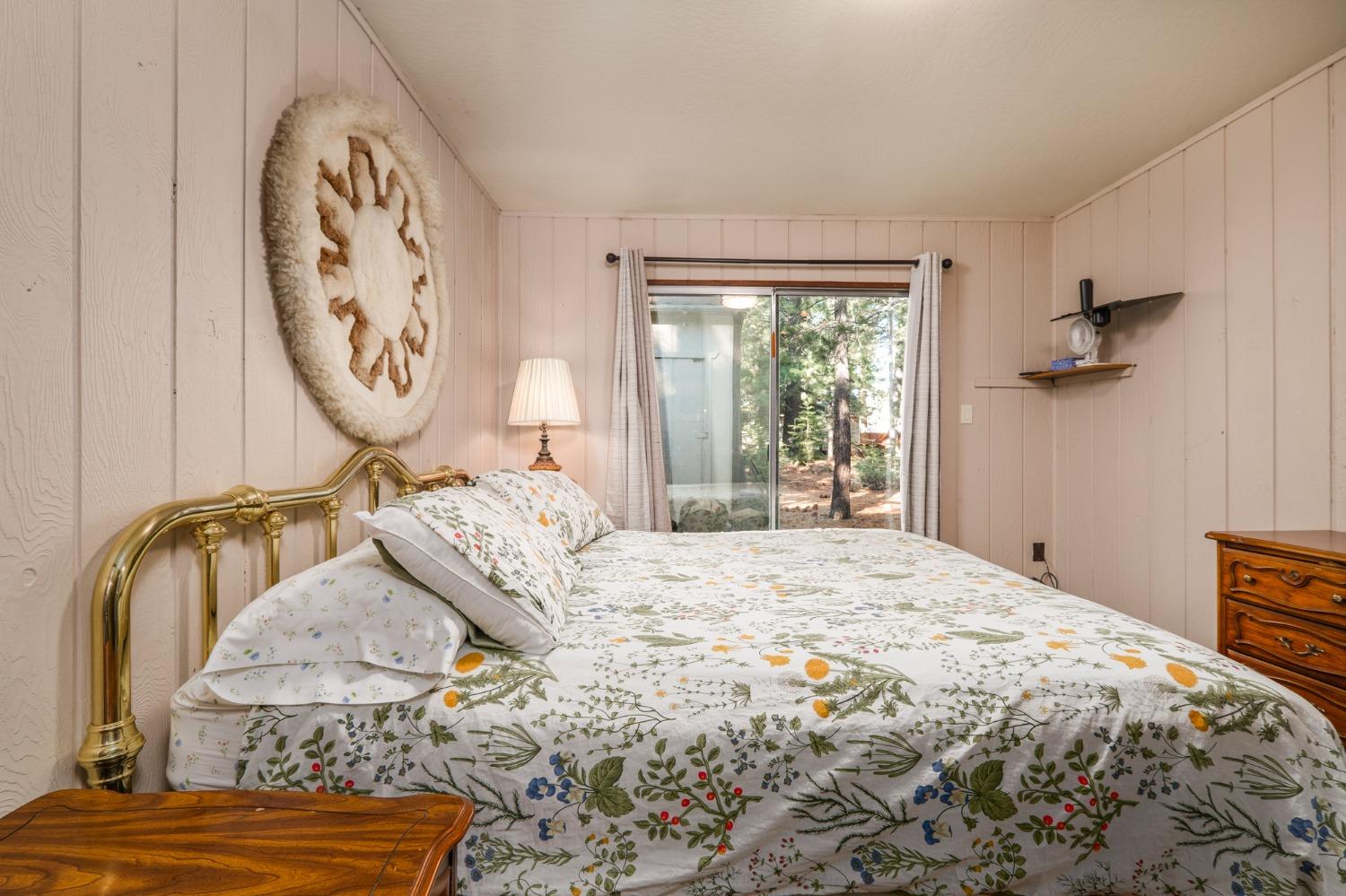 Detail Gallery Image 20 of 44 For 1644 Crystal Air Dr, South Lake Tahoe,  CA 96150 - 3 Beds | 1/1 Baths