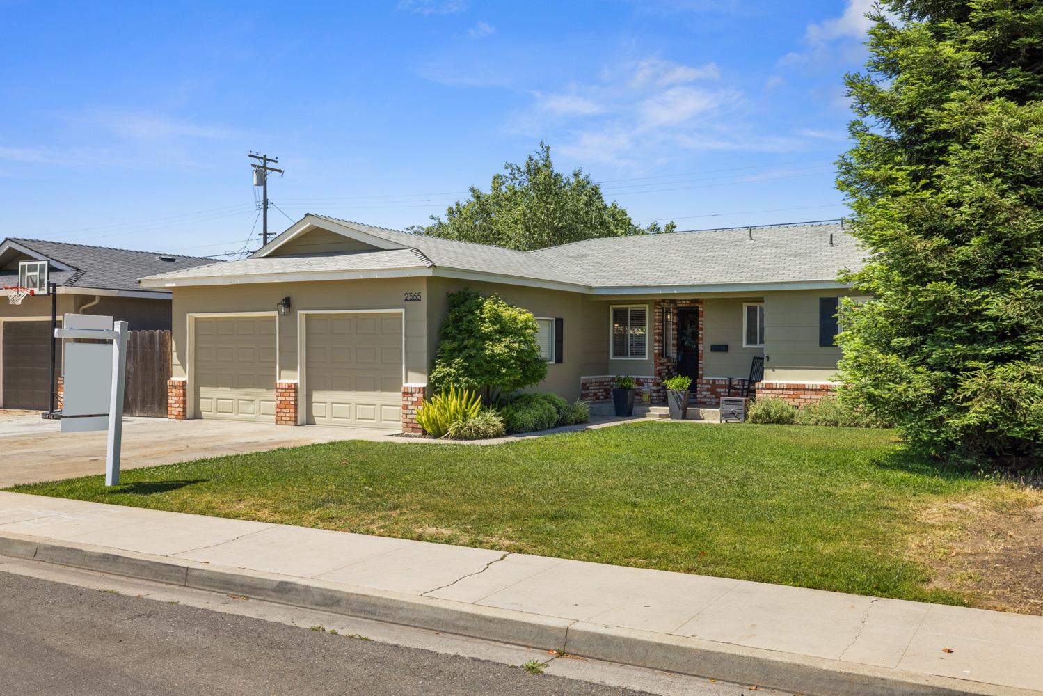 Detail Gallery Image 2 of 36 For 2365 E Marshall St, Turlock,  CA 95380 - 3 Beds | 2 Baths