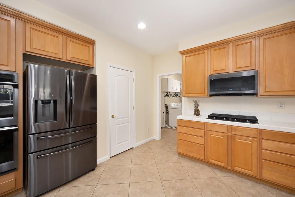 Detail Gallery Image 16 of 71 For 10317 Moura Ct, Elk Grove,  CA 95757 - 4 Beds | 2/1 Baths