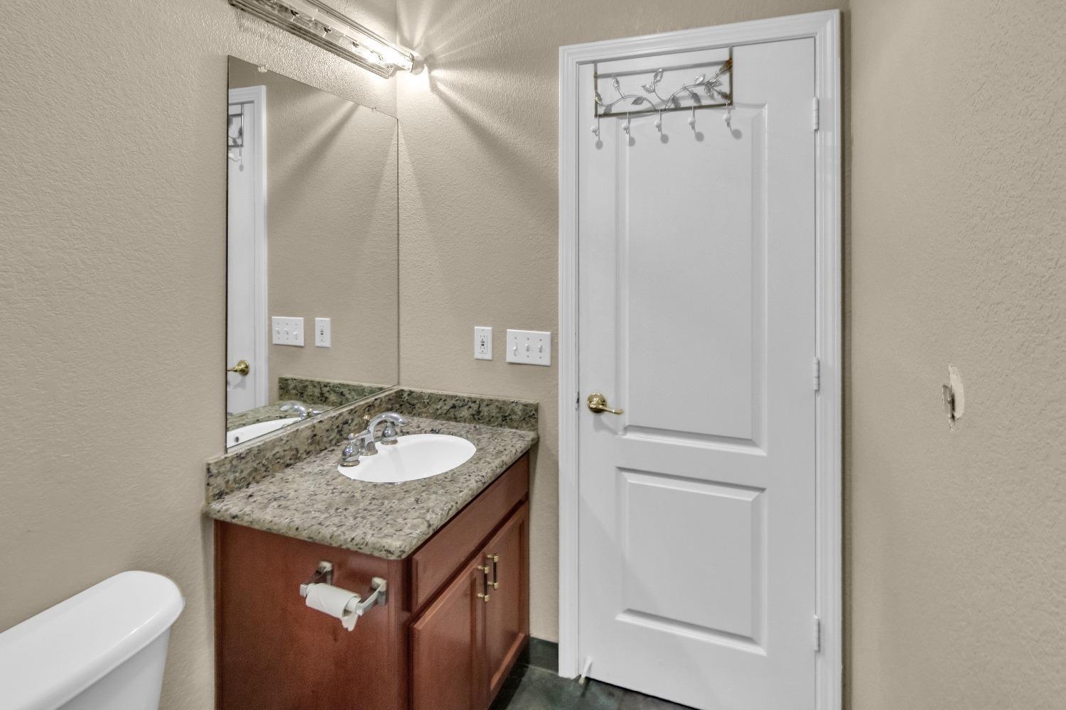 Detail Gallery Image 39 of 49 For 3510 Iron Canyon Cir, Stockton,  CA 95209 - 5 Beds | 3 Baths