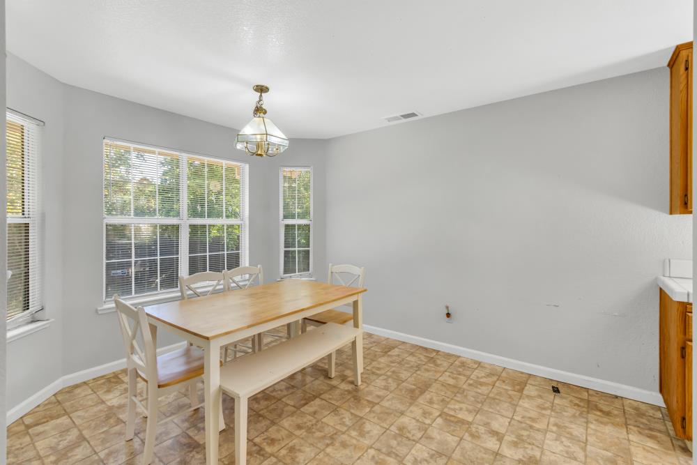 Detail Gallery Image 12 of 33 For 7926 Eagle Peak Way, Antelope,  CA 95843 - 3 Beds | 2 Baths