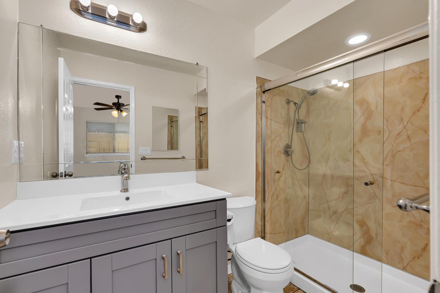 Detail Gallery Image 6 of 30 For 732 Bristlecone Way, Modesto,  CA 95351 - 3 Beds | 2 Baths