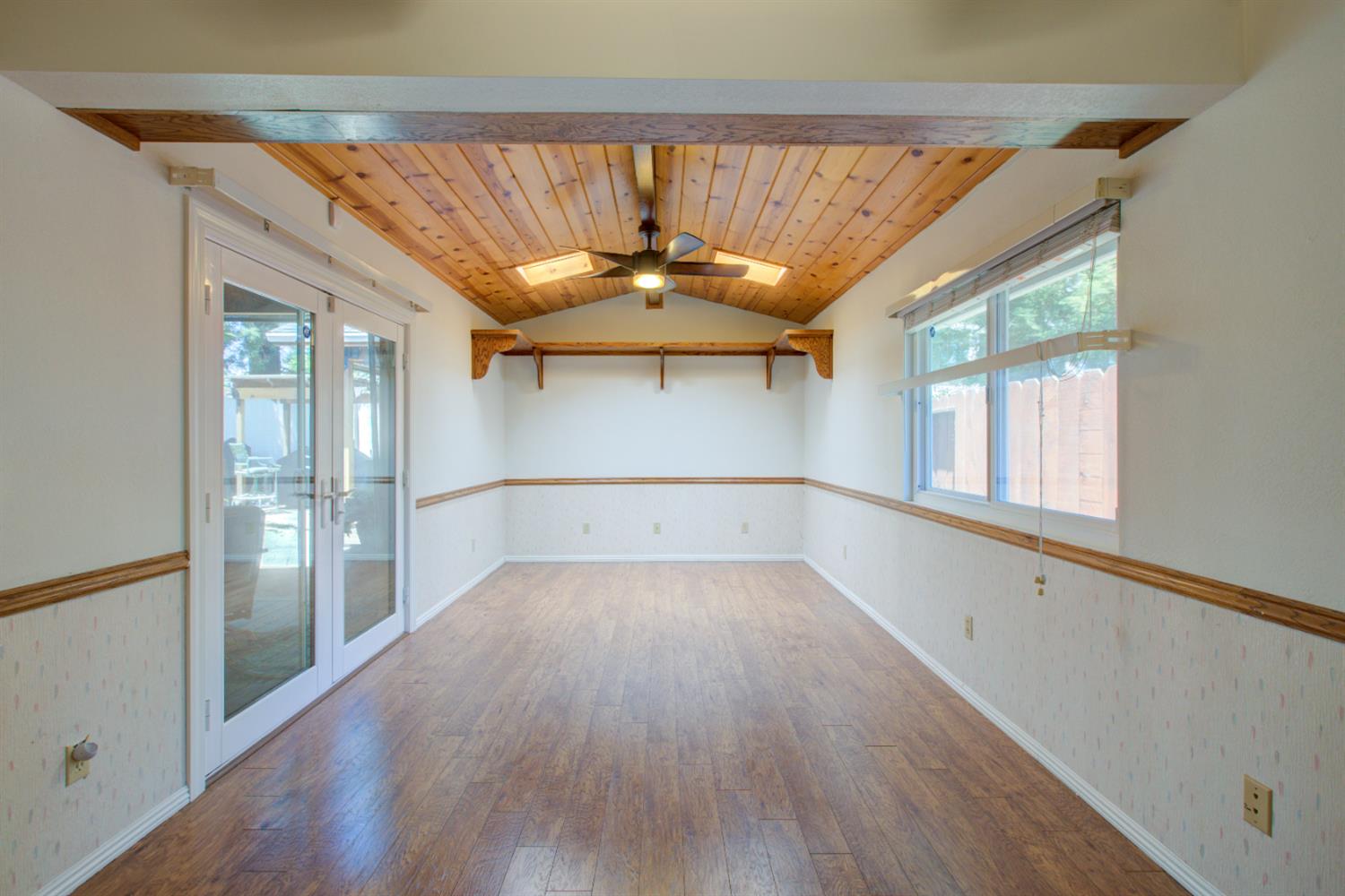 Detail Gallery Image 8 of 38 For 1801 Innsbrook Dr, Modesto,  CA 95350 - 3 Beds | 2 Baths
