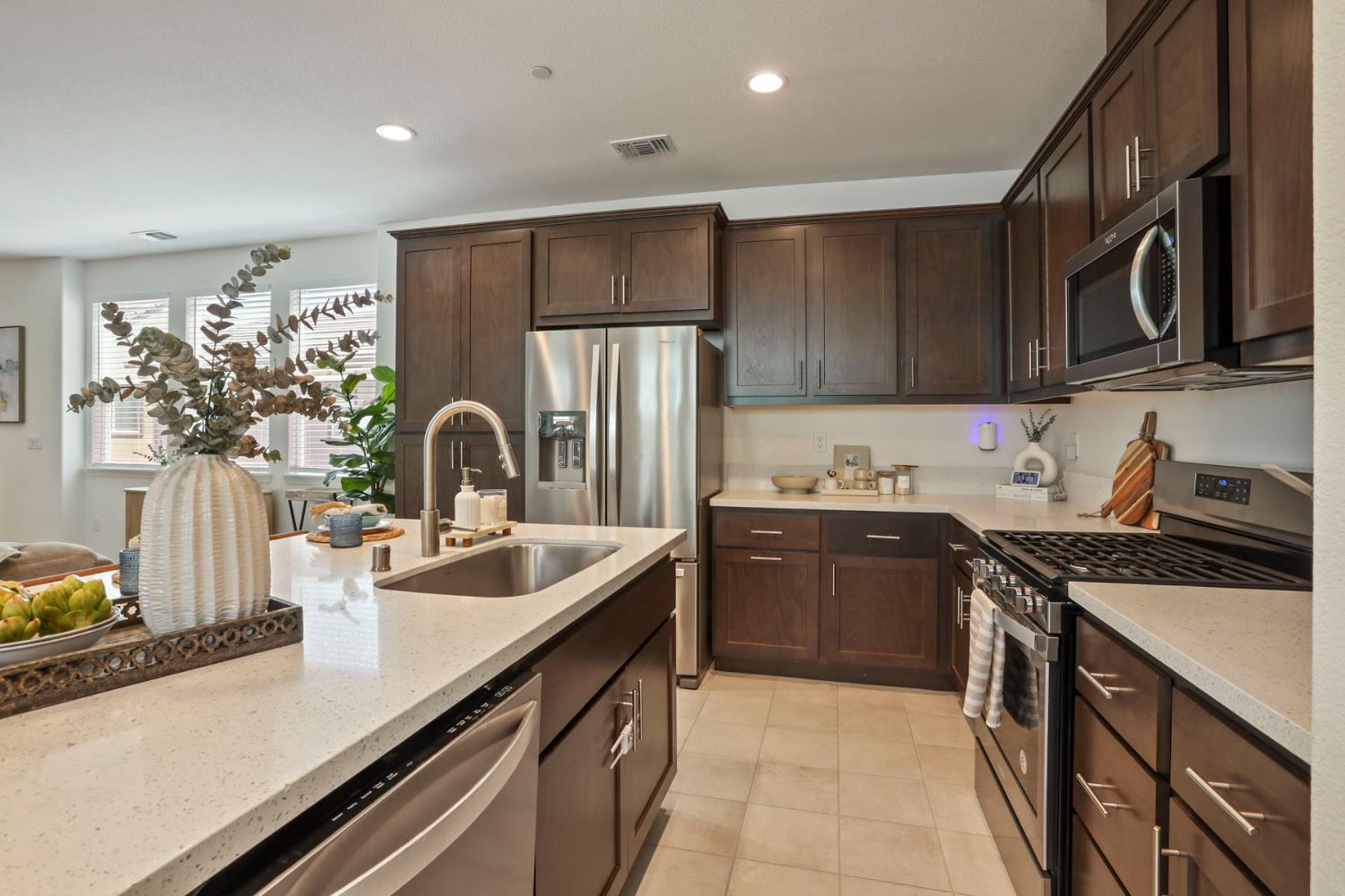 Detail Gallery Image 18 of 54 For 17481 Nightshore Dr, Lathrop,  CA 95330 - 3 Beds | 2 Baths