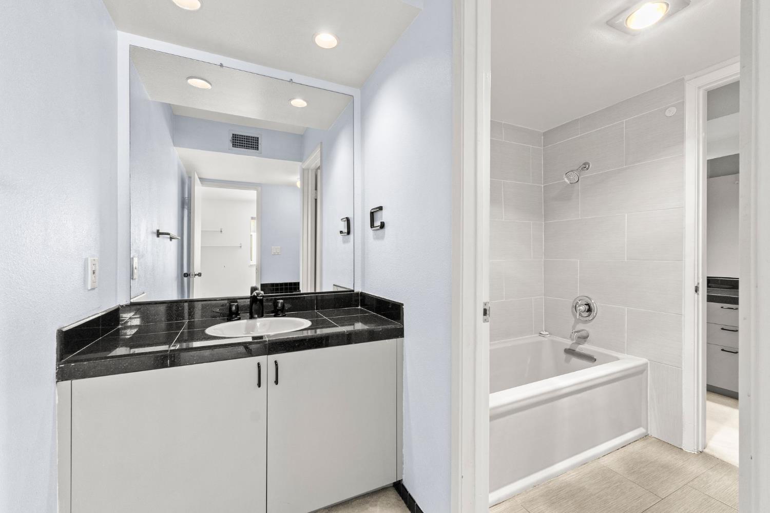 Detail Gallery Image 18 of 41 For 3124 Swallows Nest Dr, Sacramento,  CA 95833 - 2 Beds | 1/1 Baths