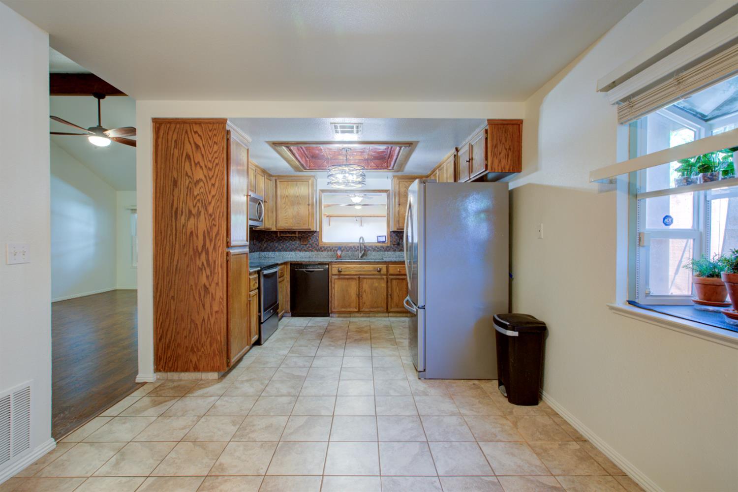 Detail Gallery Image 13 of 38 For 1801 Innsbrook Dr, Modesto,  CA 95350 - 3 Beds | 2 Baths