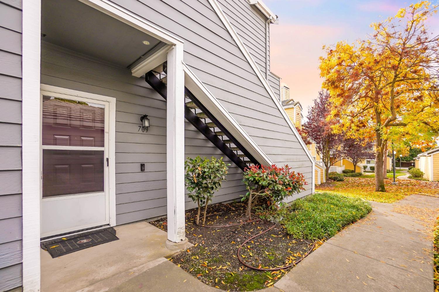 Detail Gallery Image 3 of 26 For 709 Waterford, Pinole,  CA 94564 - 2 Beds | 1 Baths