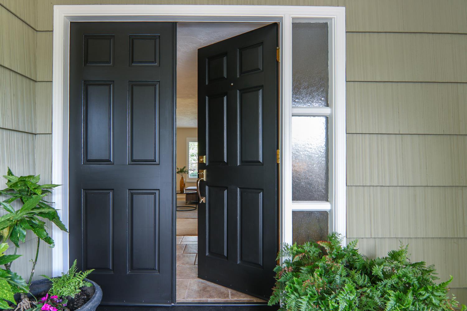 Detail Gallery Image 4 of 38 For 4949 Hillridge Way, Fair Oaks,  CA 95628 - 3 Beds | 2 Baths