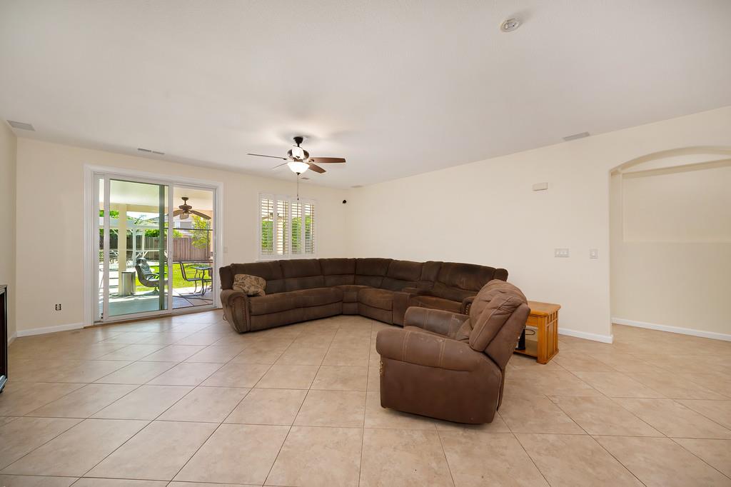 Detail Gallery Image 26 of 71 For 10317 Moura Ct, Elk Grove,  CA 95757 - 4 Beds | 2/1 Baths