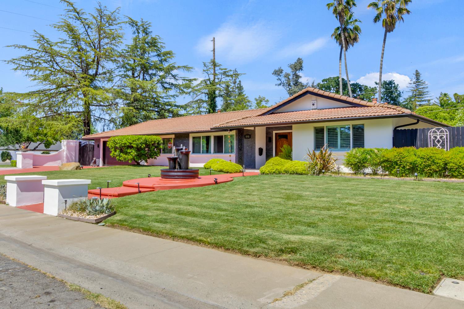 Detail Gallery Image 2 of 94 For 590 Kevington Ct, Sacramento,  CA 95864 - 4 Beds | 3/1 Baths