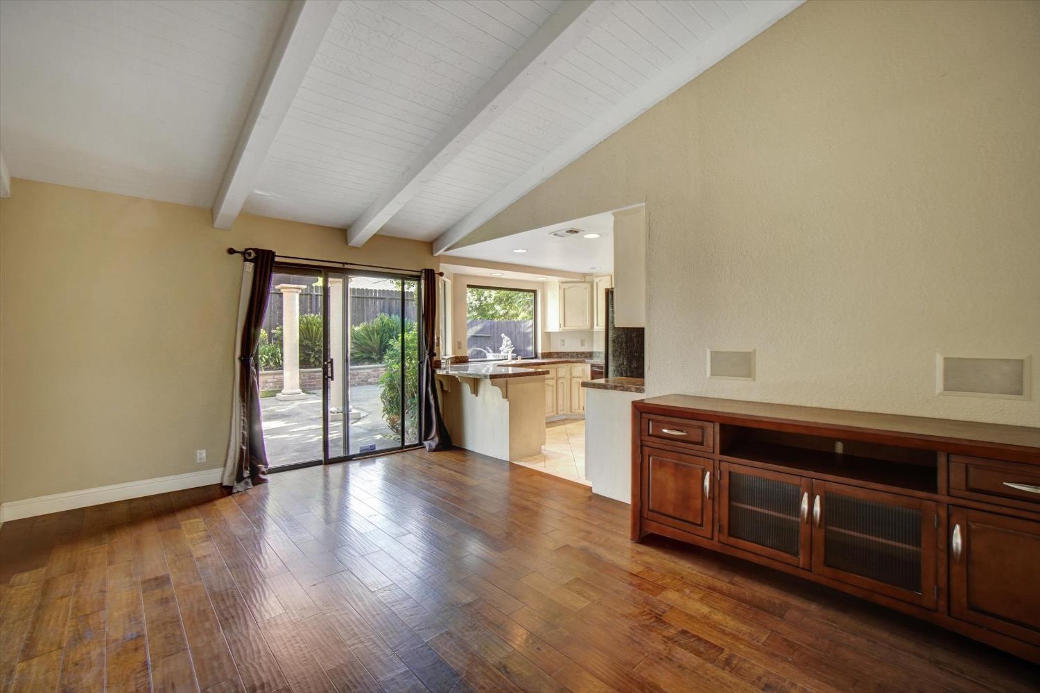 Detail Gallery Image 11 of 49 For 11161 Utopia River Ct, Rancho Cordova,  CA 95670 - 3 Beds | 2 Baths