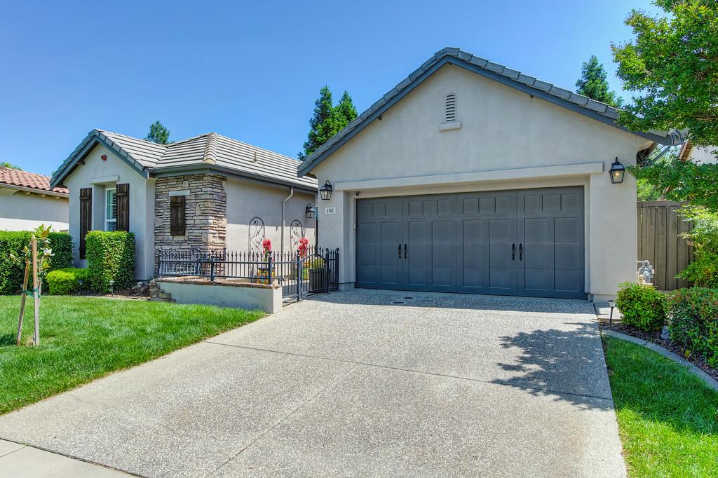 Detail Gallery Image 2 of 99 For 190 Montilla Cir, Sacramento,  CA 95835 - 2 Beds | 2 Baths